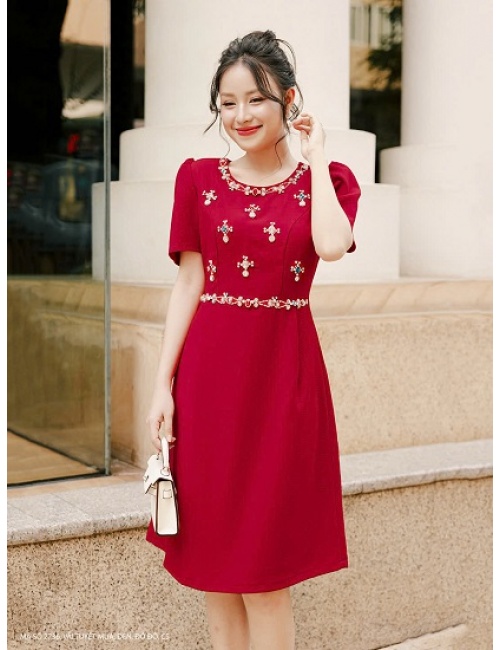 Đầm Suông Tay Ngắn Cổ Thuyền Kết Hạt Xoàn Sang Trọng - 2736