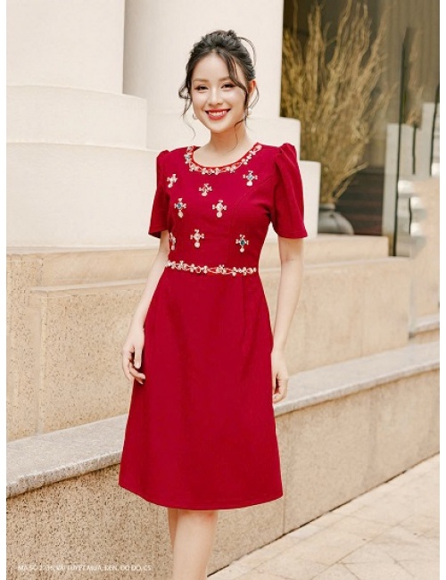 Đầm Suông Tay Ngắn Cổ Thuyền Kết Hạt Xoàn Sang Trọng - 2736
