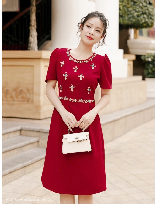Đầm Suông Tay Ngắn Cổ Thuyền Kết Hạt Xoàn Sang Trọng - 2736