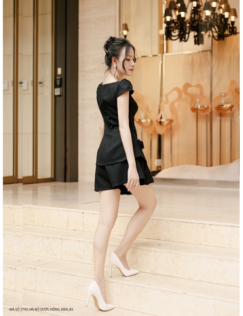Bộ Áo Và Quần Ngắn Giả Váy Xinh Xắn - 2742