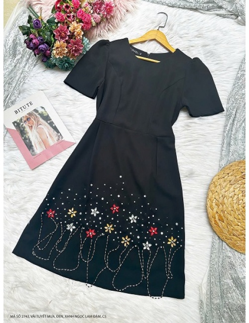 Đầm Suông Tay Ngắn Cổ Thuyền Kết Hạt Và Hoa Sang Trọng - 2743