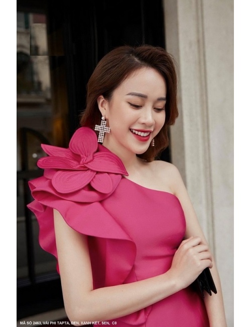 Đầm Xòe Cổ Xéo Vai Đính Hoa Lớn - 2463