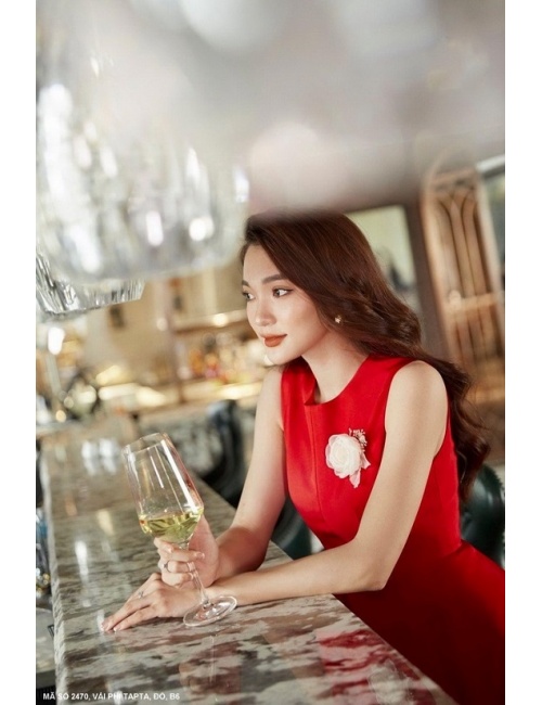 Đầm Xòe Sát Nách Cài Hoa Trước Ngực - 2470