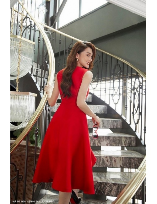 Đầm Xòe Sát Nách Cài Hoa Trước Ngực - 2470