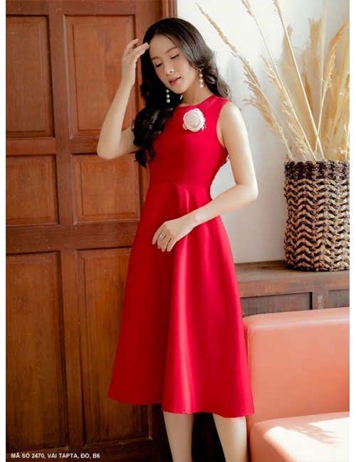 Đầm Xòe Sát Nách Cài Hoa Trước Ngực - 2470