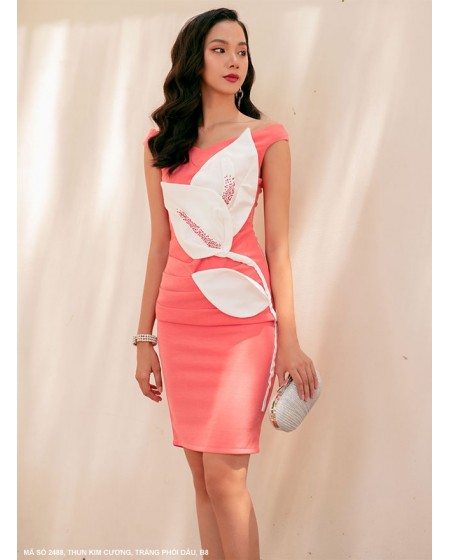 ĐẦM ÔM CỔ RỘNG ĐÍNH 2 HOA LY LY- 2488