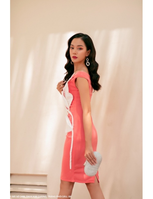 Đầm Ôm Cổ Rộng Đính 2 Hoa Ly Ly - 2488