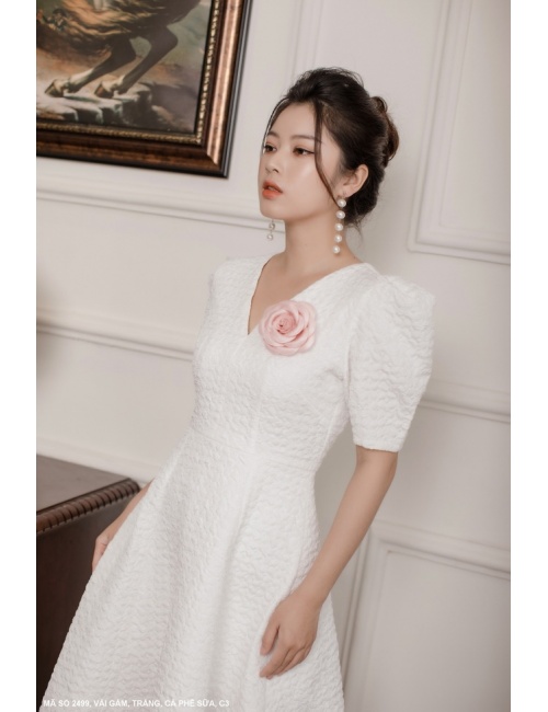 Đầm Xòe Cổ Tim Tay Ngắn Phồng Đính Hoa Hồng Trước Ngực - 2499
