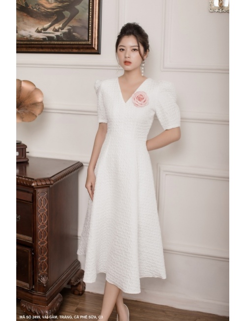 Đầm Xòe Cổ Tim Tay Ngắn Phồng Đính Hoa Hồng Trước Ngực - 2499