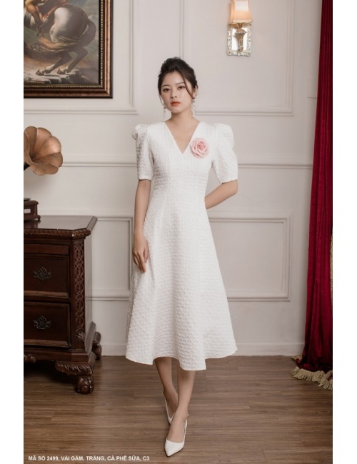 Đầm Xòe Cổ Tim Tay Ngắn Phồng Đính Hoa Hồng Trước Ngực - 2499