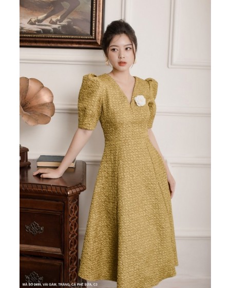 ĐẦM XÒE CỔ TIM TAY NGẮN PHỒNG ĐÍNH HOA HỒNG TRƯỚC NGỰC-2499