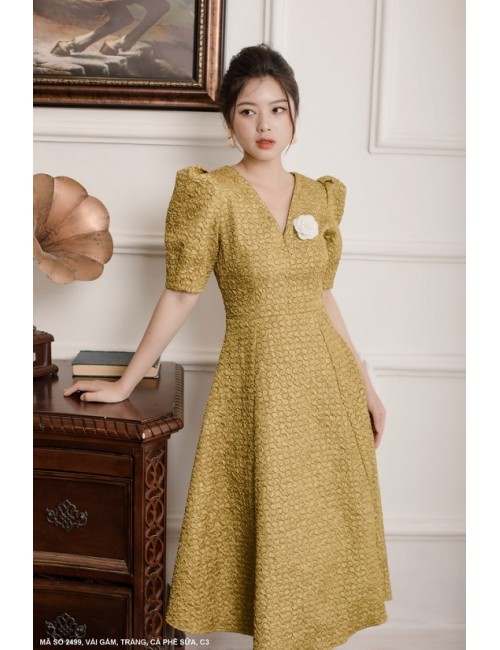 Đầm Xòe Cổ Tim Tay Ngắn Phồng Đính Hoa Hồng Trước Ngực - 2499