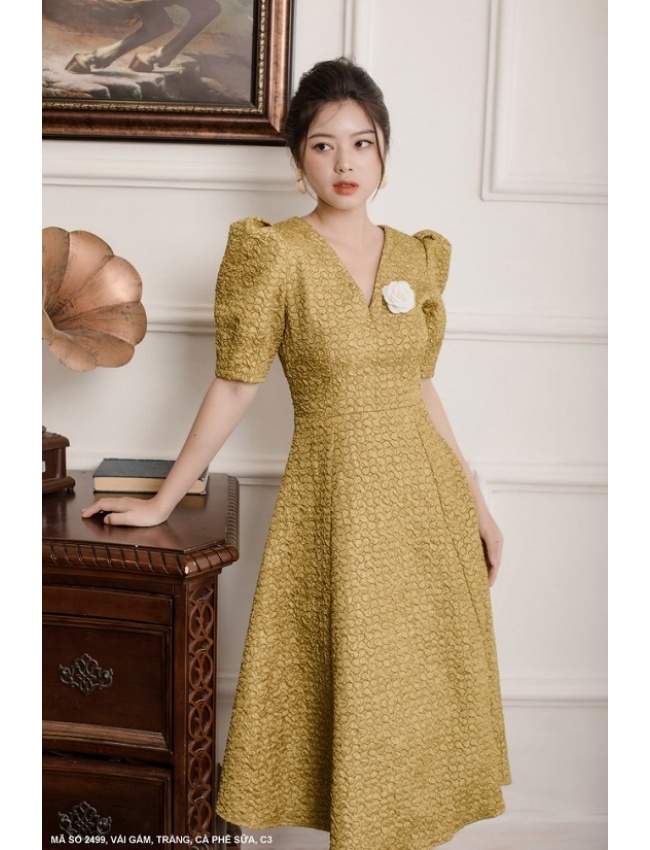 Đầm Xòe Cổ Tim Tay Ngắn Phồng Đính Hoa Hồng Trước Ngực - 2499