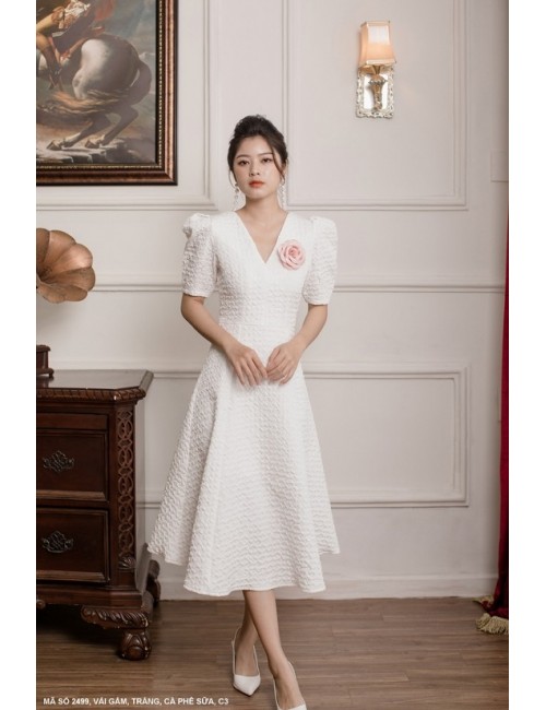 Đầm Xòe Cổ Tim Tay Ngắn Phồng Đính Hoa Hồng Trước Ngực - 2499