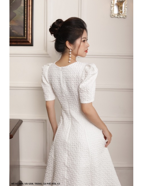 Đầm Xòe Cổ Tim Tay Ngắn Phồng Đính Hoa Hồng Trước Ngực - 2499