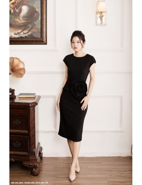 Đầm Ôm Đính Hoa Hồng Lớn Bên Eo - 2507