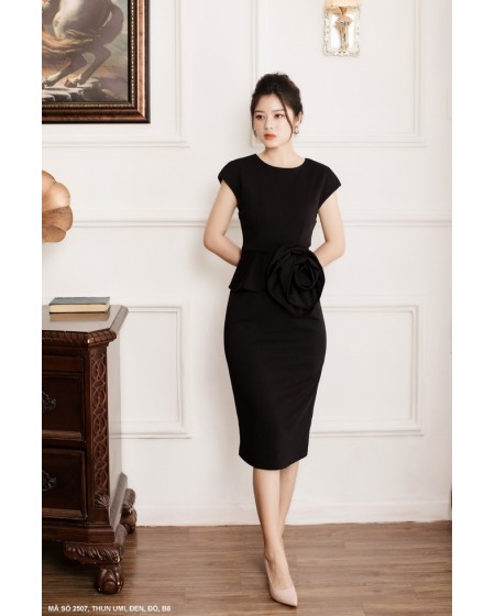 ĐẦM ÔM ĐÍNH HOA HỒNG LỚN BÊN EO-2507