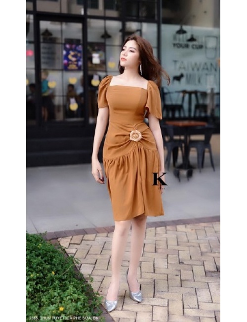 Đầm Cúp Ngực Có Tay Ngắn Eo Đính Hoa Hồng - 2385