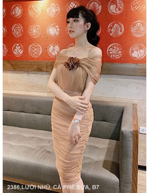 Đầm Ôm Cổ Ôm Vai Đính Hoa Hồng Trước Ngực - 2386