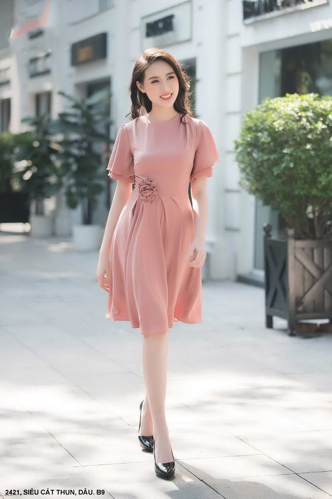 Đầm Xòe Tay Ngắn Dún Đính Hoa Hồng Bên Eo - 2421 (2421) chụp thực tế - Thời Trang Minh Ngọc
