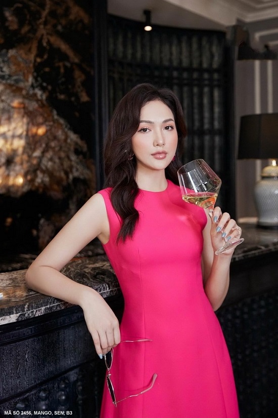 Đầm Suông 2 Túi Hông - 2456 - 2456 chụp thực tế tại Thời Trang Minh Ngọc