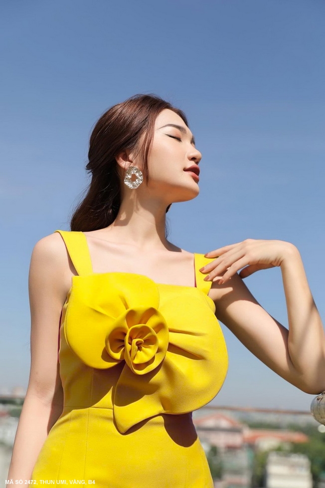 Đầm Ôm 2 Dây Đính Hoa Lớn Trước Ngực - 2472 (2472) chụp thực tế - Thời Trang Minh Ngọc