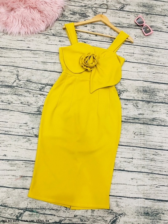 Đầm Ôm 2 Dây Đính Hoa Lớn Trước Ngực - 2472 (2472) chụp thực tế - Thời Trang Minh Ngọc
