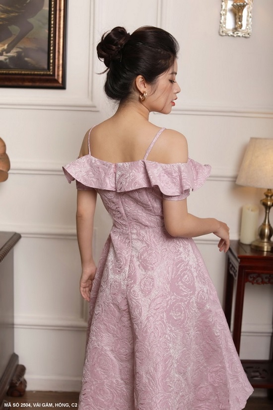 Đầm Xòe 2 Dây Rớt Vai Đính Hoa Hồng Trước Ngực - 2504 (2504) chụp thực tế - Thời Trang Minh Ngọc