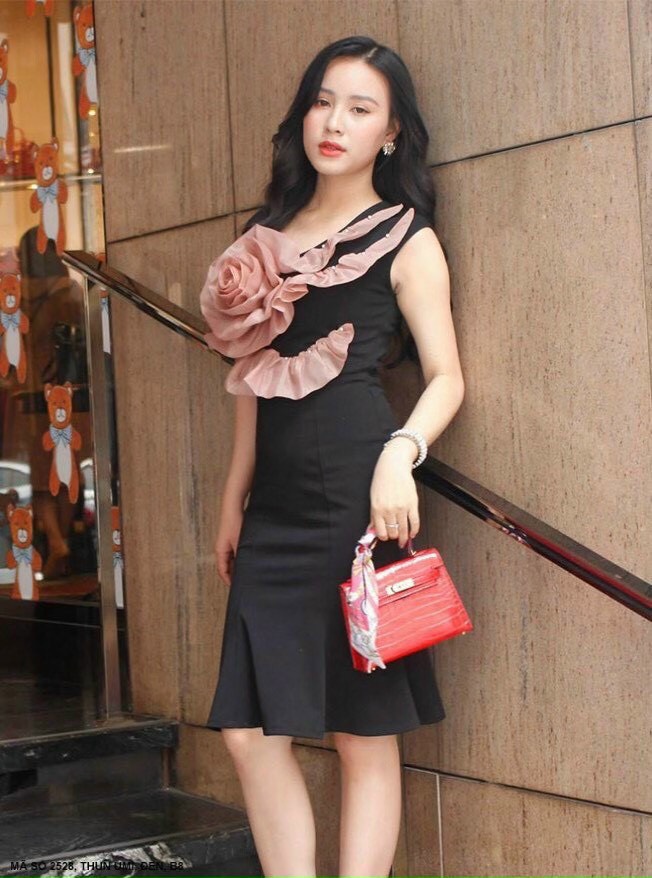 Đầm Ôm Sát Nách Phối Hoa Voan Trước Ngực - 2528 (2528) chụp thực tế - Thời Trang Minh Ngọc