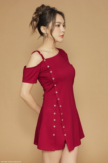 Bộ Quần Ngắn Và Áo Vai Xếch Xẻ Tà Cá Tính - 2647 (2647) chụp thực tế - Thời Trang Minh Ngọc