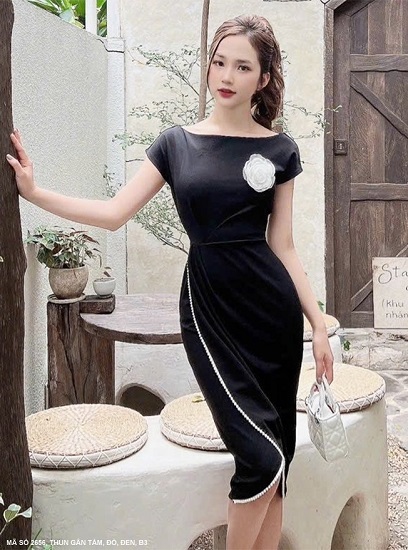 Đầm Dơi Viền Dây Ngọc Trai Ngực Đính Hoa Hồng - 2656 (2656) chụp thực tế - Thời Trang Minh Ngọc