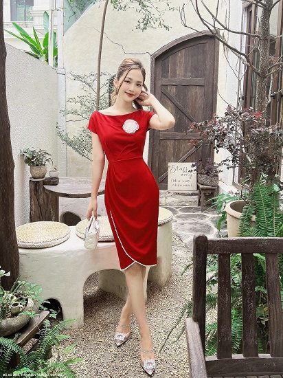 Đầm Dơi Viền Dây Ngọc Trai Ngực Đính Hoa Hồng - 2656 (2656) chụp thực tế - Thời Trang Minh Ngọc