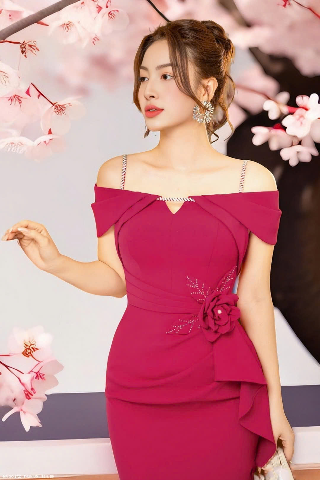 Đầm Ôm 2 Dây Tay Xếp Eo Đính Hoa Hồng - 2723 (2723) chụp thực tế - Thời Trang Minh Ngọc