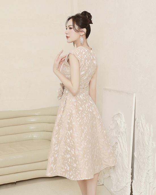 Đầm Xòe Vải Gấm Eo Đính Hoa Hồng - 2725 (2725) chụp thực tế - Thời Trang Minh Ngọc