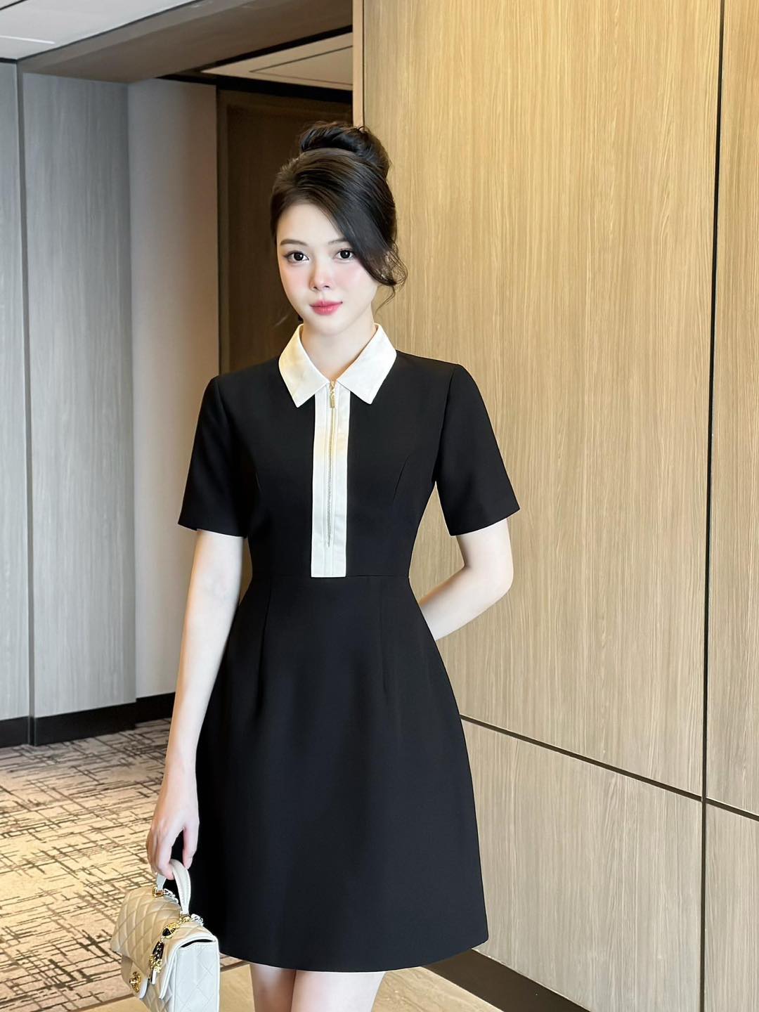 Đầm Đen Thanh Lịch Phối Cổ Sơmi - 9034 (9034) chụp thực tế - Thời Trang Minh Ngọc