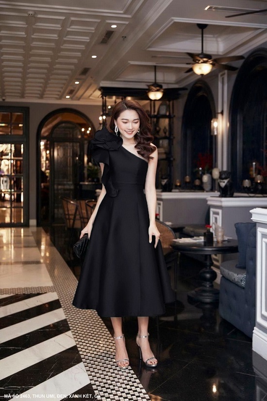 Đầm Xòe Cổ Xéo Vai Đính Hoa Lớn - 2463 - 2463 chụp thực tế tại Thời Trang Minh Ngọc