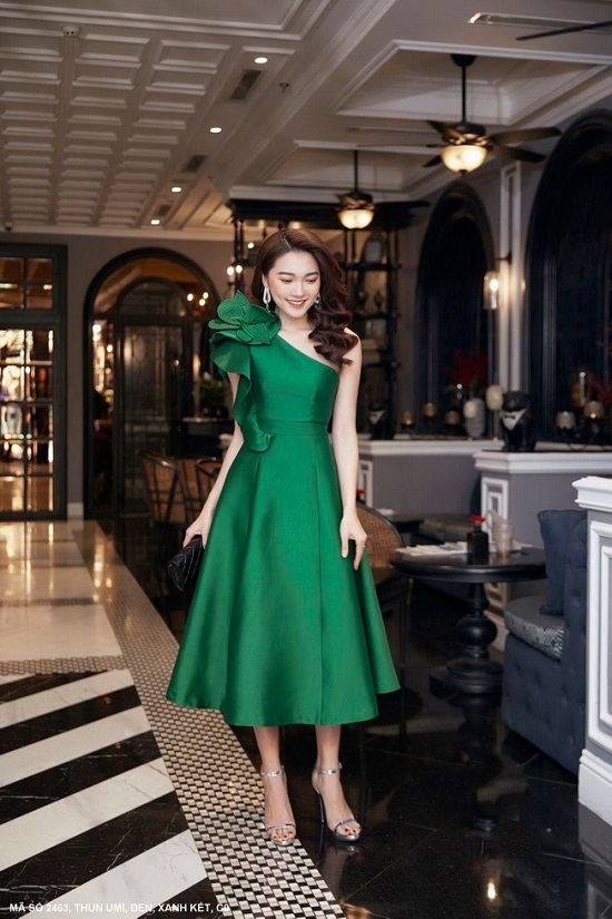 Đầm Xòe Cổ Xéo Vai Đính Hoa Lớn - 2463 - 2463 chụp thực tế tại Thời Trang Minh Ngọc